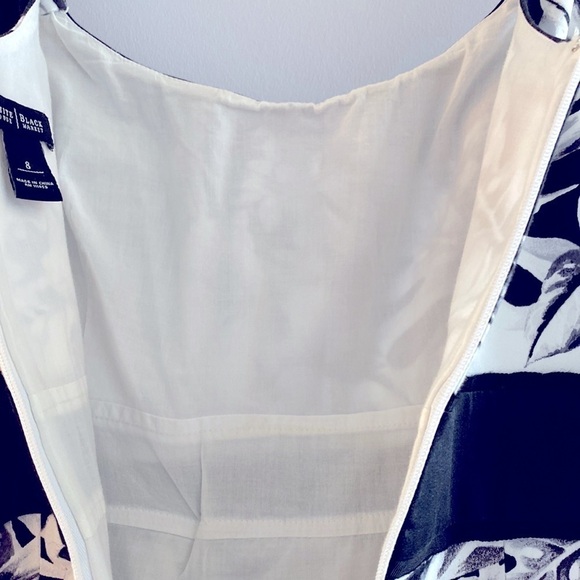 White House Black Market black and white floral dress. Pleated style. Size 8
Ch - Picture 10 of 13